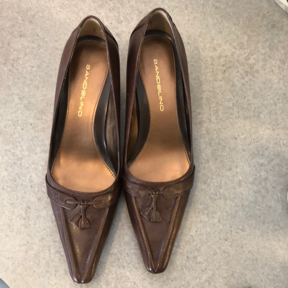 Pointy kitten size heel.